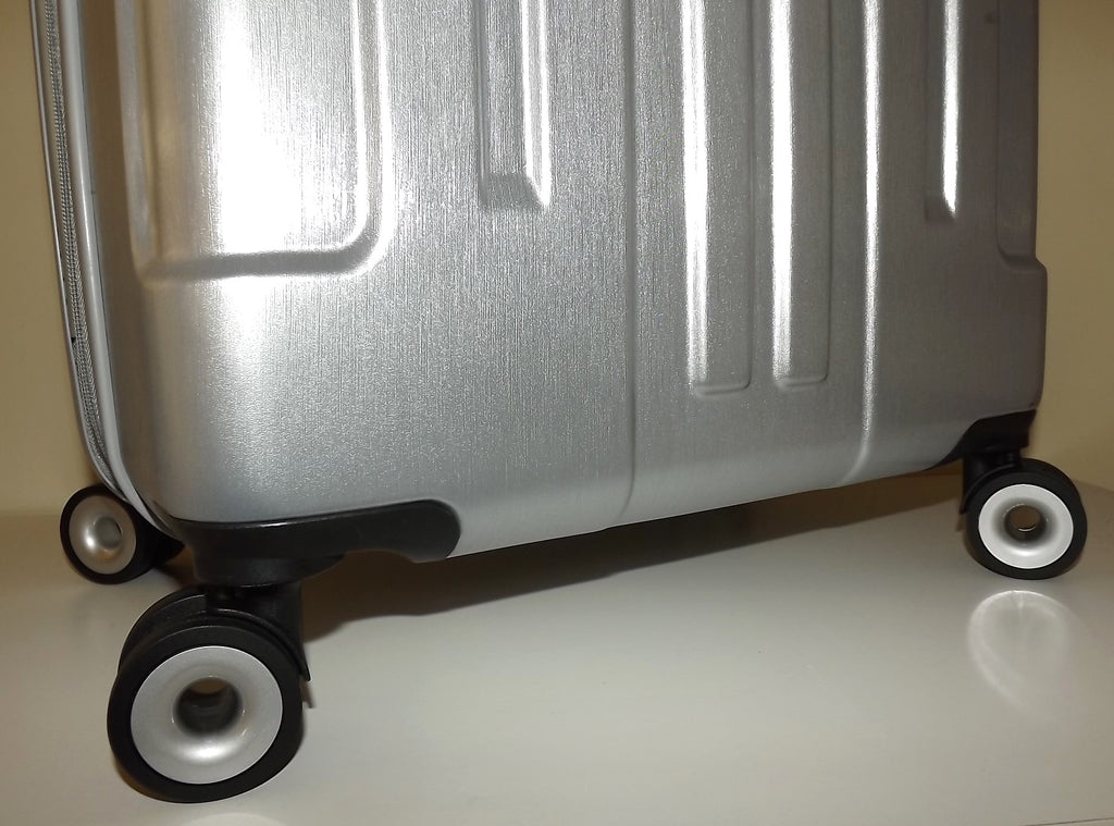 Pathfinder 29" 4 Wheel Spinner Luggage Silver